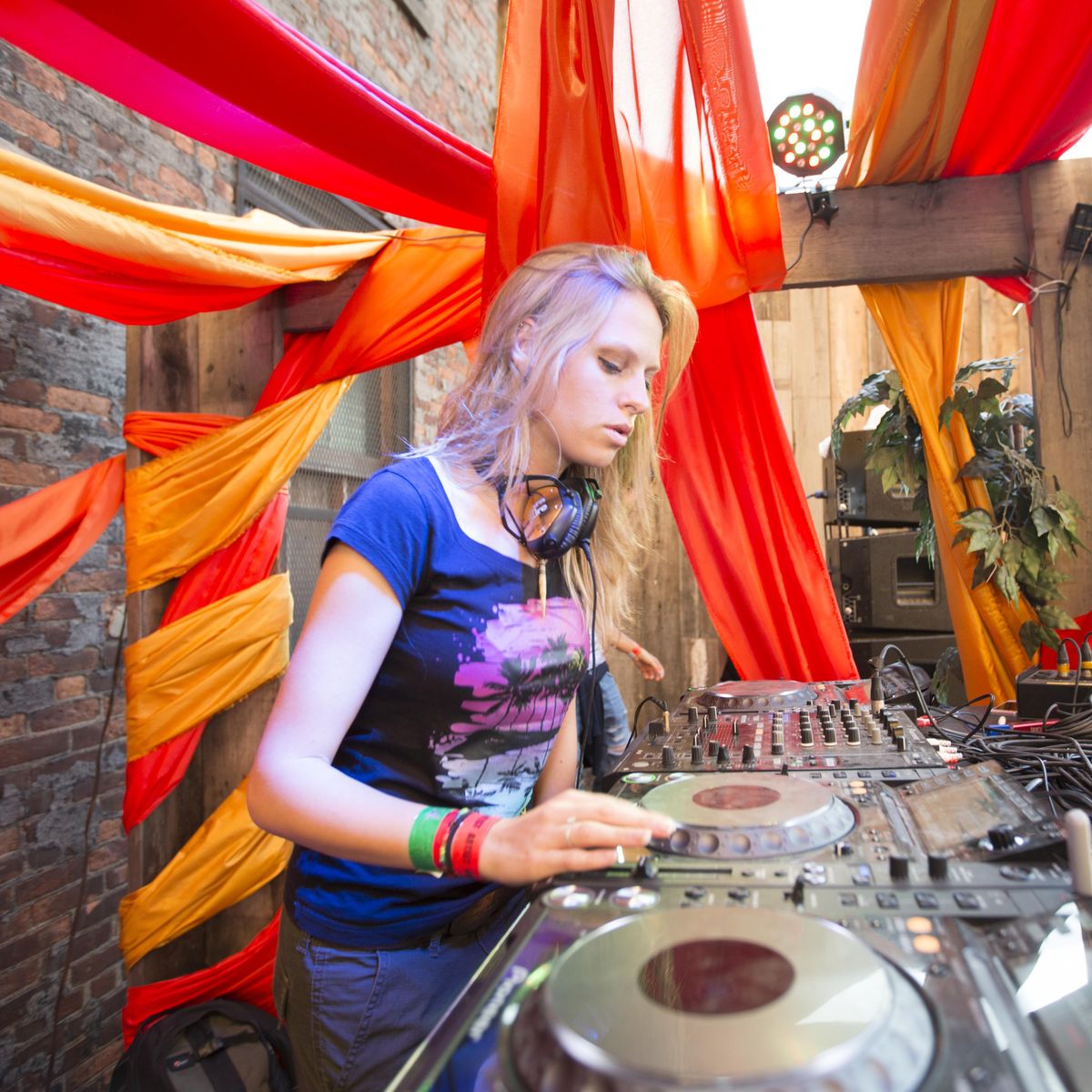 Nora En Pure