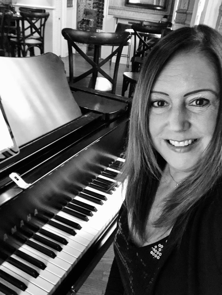 Sue Polcer Plays on Patio