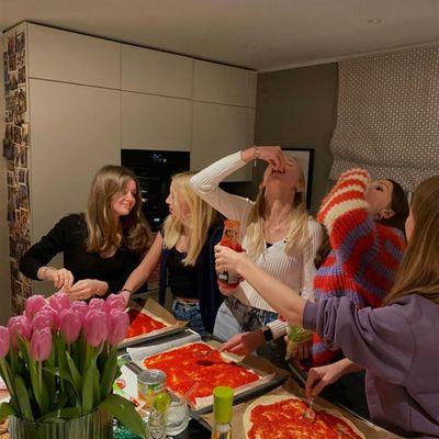 The Socialistas Girls Club