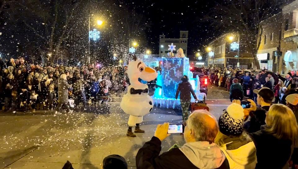 Holiday Lighted Parade Downtown Owatonna, Owatonna December 1, 2022
