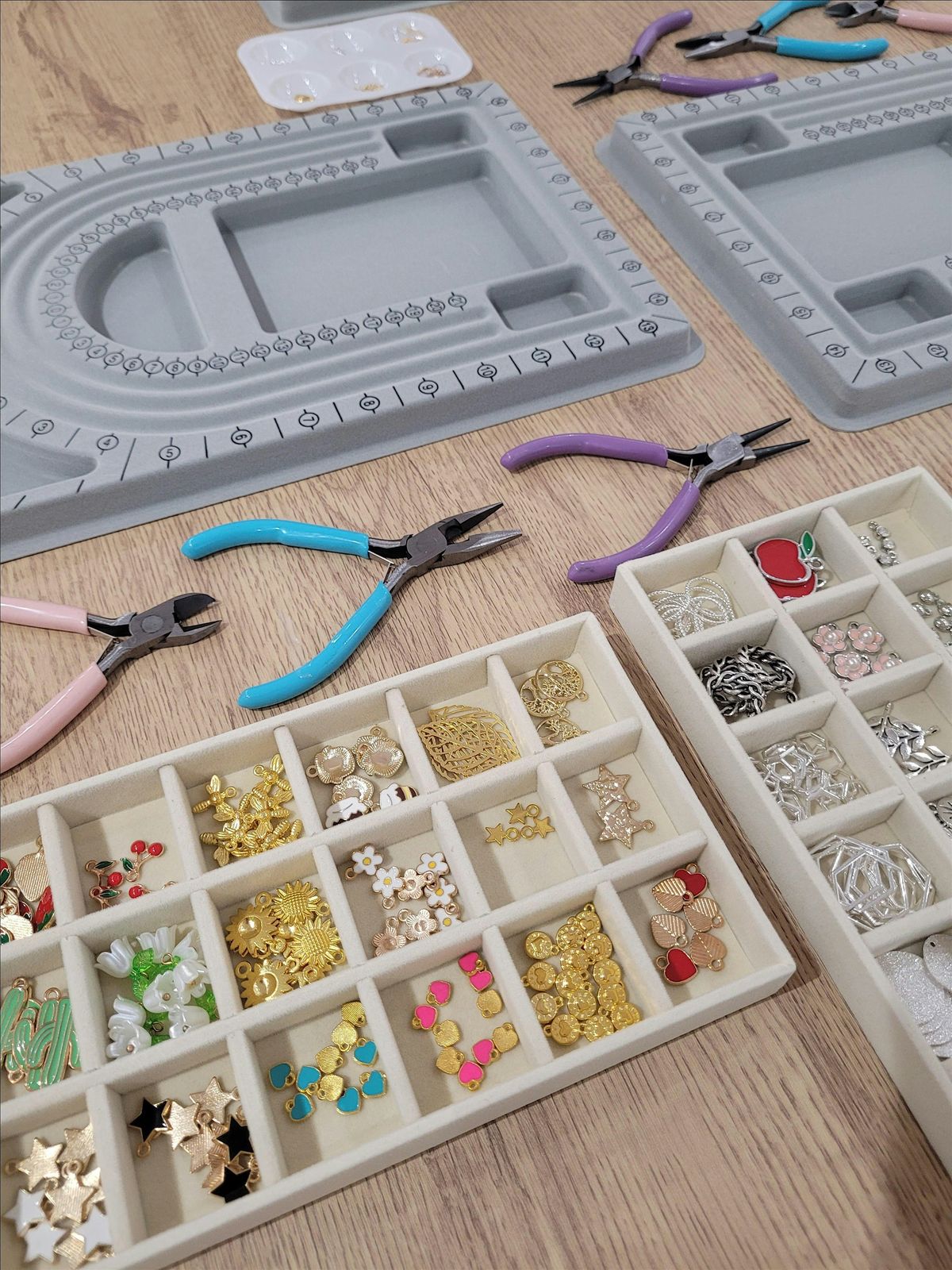 Jewellery Making Workshop at Handmadebyhollyuk & Friends in Worthing