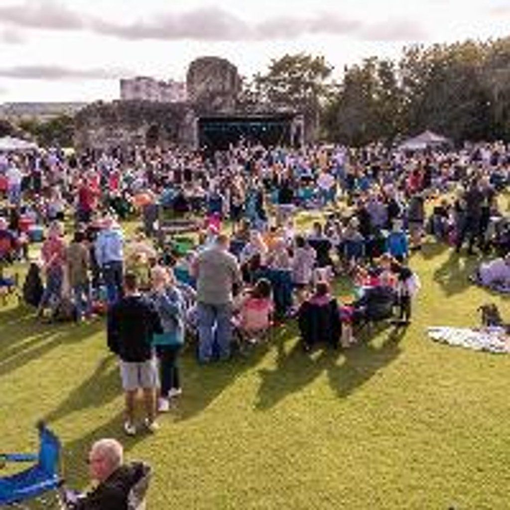 Rock the Castle - Weekender