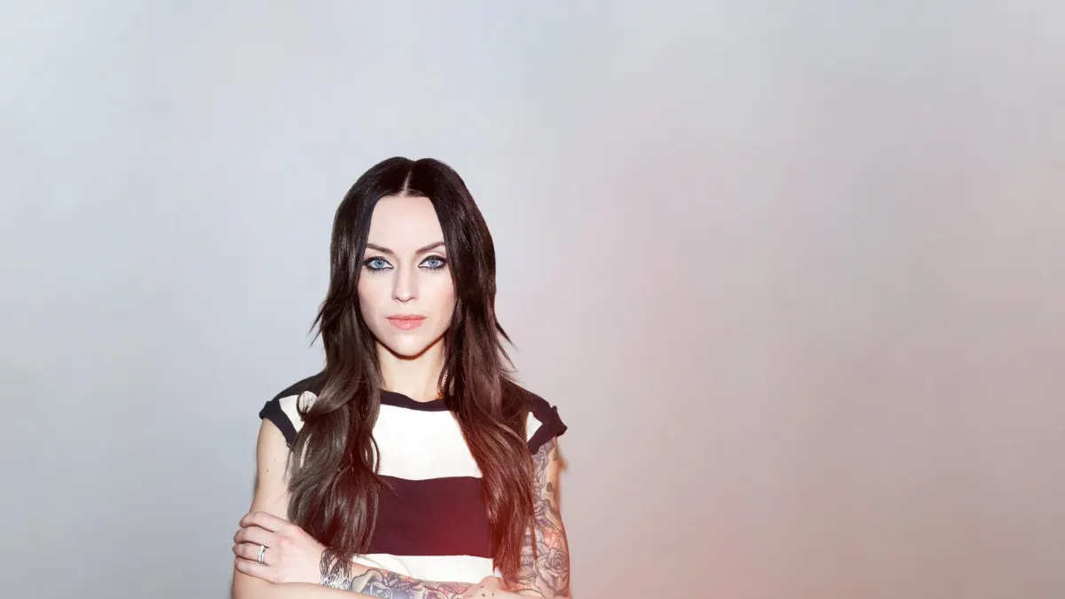Amy Macdonald, better joy in Swansea