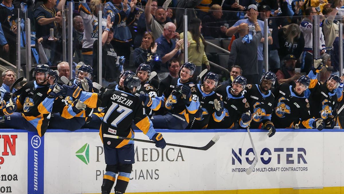 Parking Fort Wayne Komets at Toledo Walleye