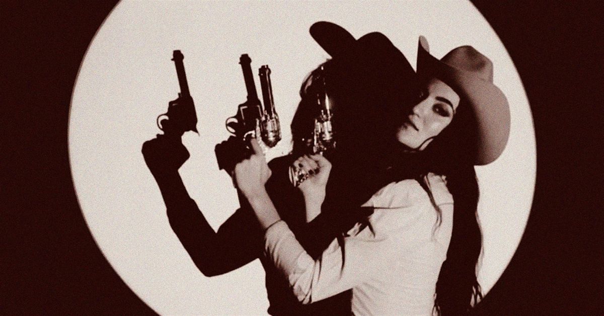 CHLOE KIMES W\/ SOPHIE COYOTE | Lamplight Sessions | Mosinee WI