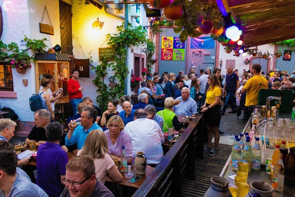 Brunnenfest im Alt Orschel - der Ebbelwoi-Strau\u00dfwirtschaft