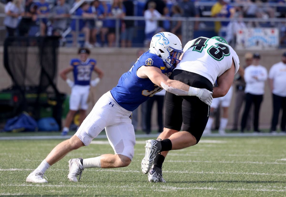 North Dakota Fighting Hawks vs. South Dakota State Jackrabbits