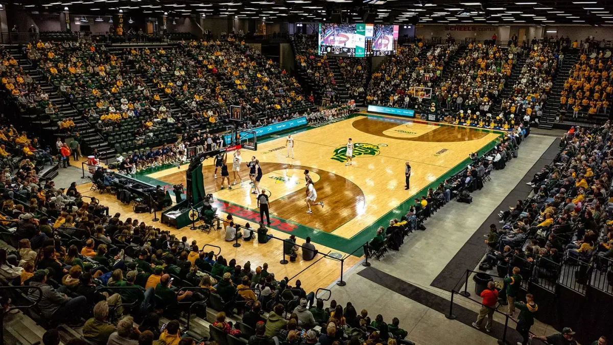 Parking North Dakota State Bison at North Dakota Fighting Hawks Football