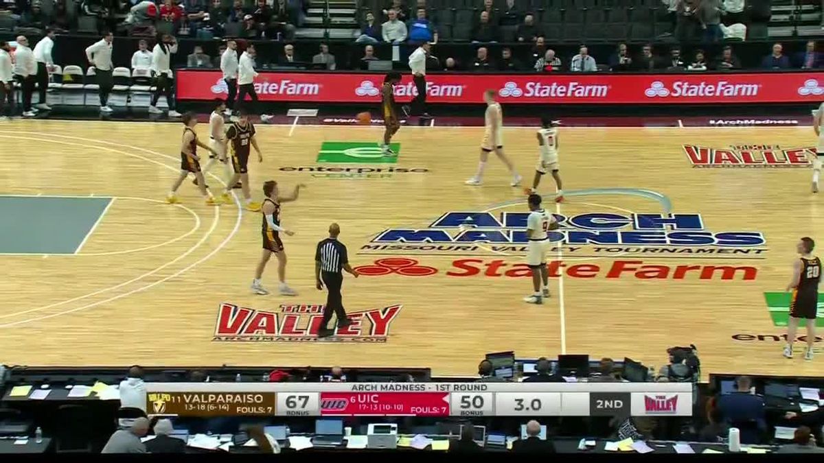 Valparaiso University at UIC Flames Mens Basketball at Credit Union 1 Arena at UIC