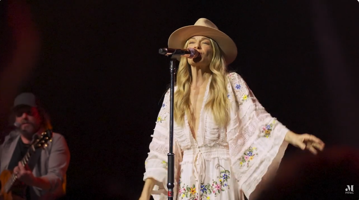 LeAnn Rimes Christmas at Community Theatre at Mayo Performing Arts Center