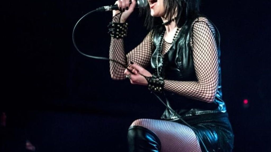 LIZZIE & THE BANSHEES