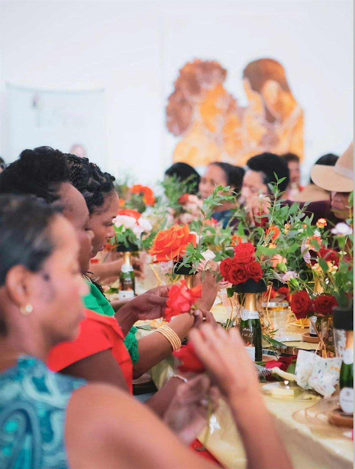 CUSTOM FLORAL ARRANGEMENT & PERFUME MAKING HOLIDAY CRAFT PARTY + FREE GIFT!