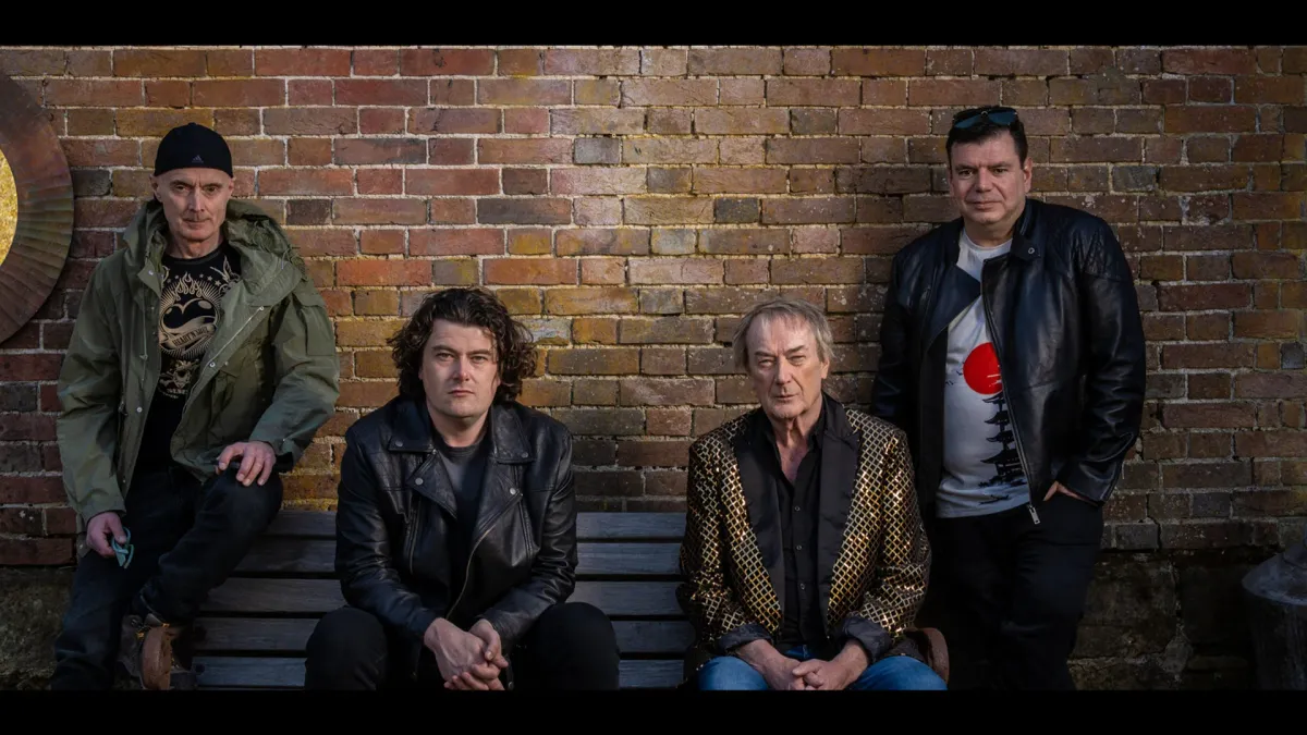 Asia, \u30b8\u30a7\u30d5\u30fb\u30c0\u30a6\u30f3\u30ba, Virgil Donati in \u6e2f\u533a