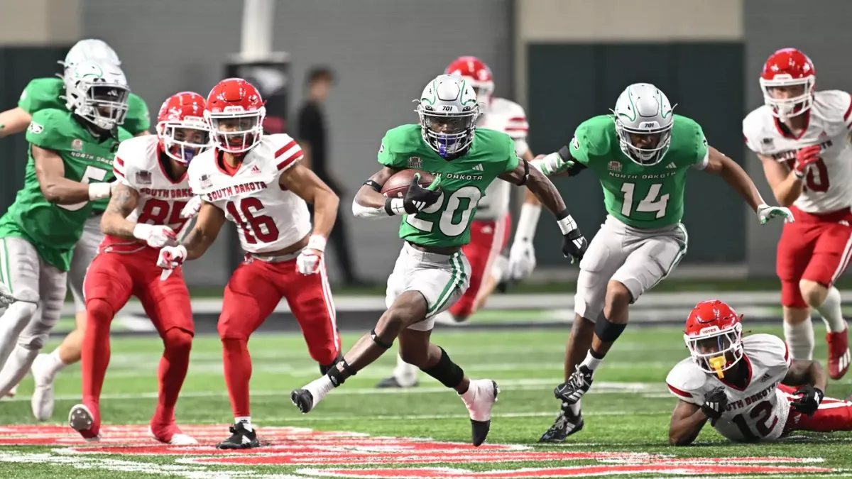 Parking Illinois State Redbirds at South Dakota Coyotes Football