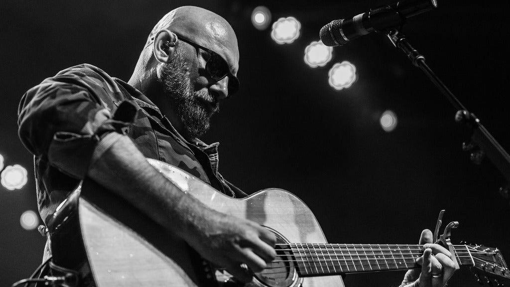 Corey Smith, Dee White