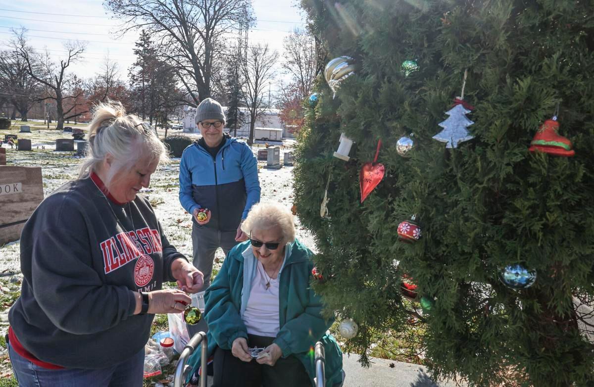 Parking The Pantagraph's Holiday Spectacular