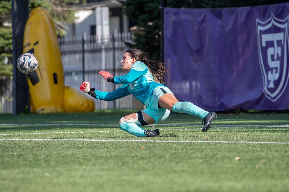 Parking South Dakota Coyotes at North Dakota Fighting Hawks Womens Basketball