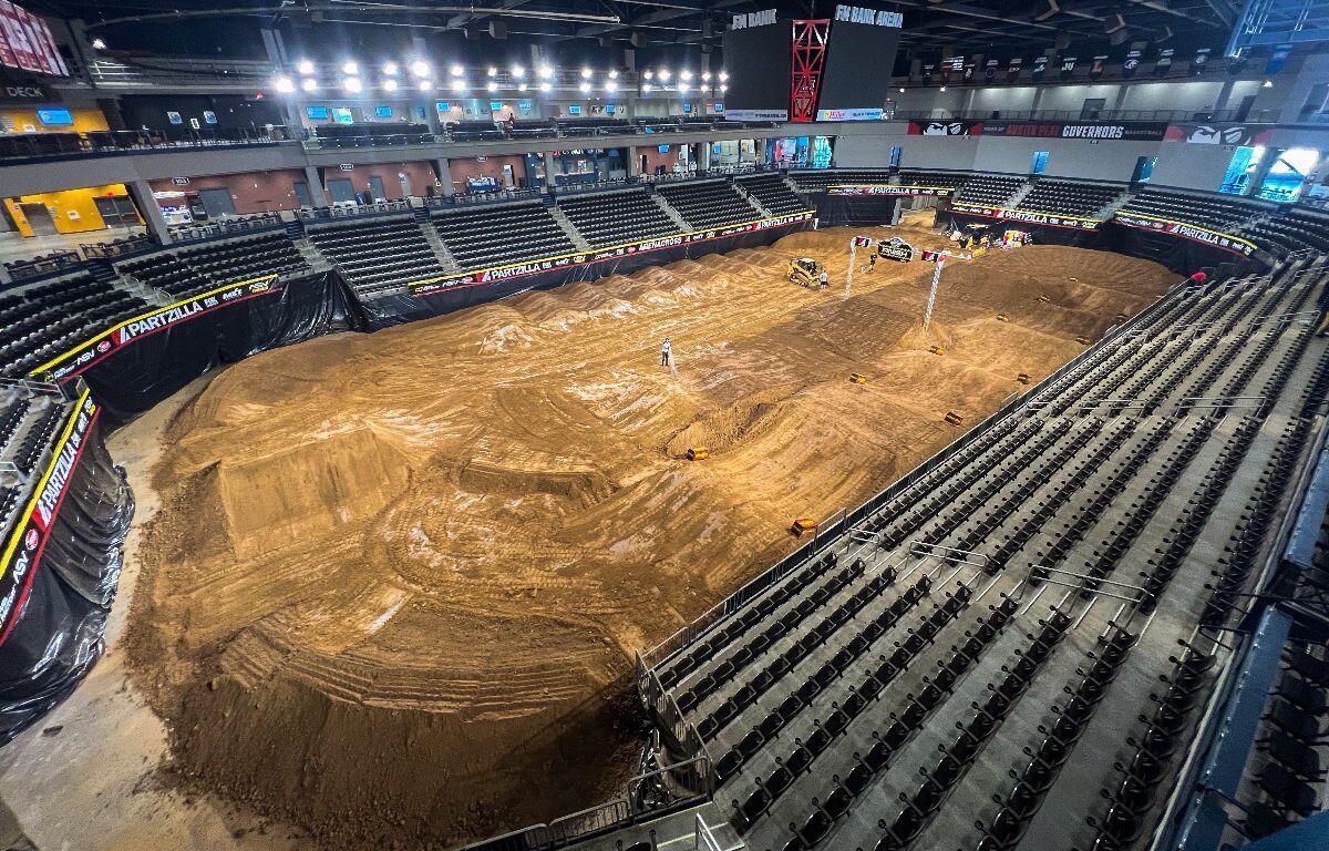 Parking Partzilla Arenacross Series
