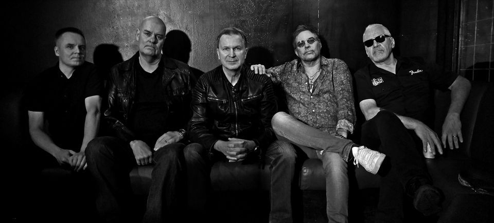Kes\u00e4terassi esitt\u00e4\u00e4: Guitar Slingers