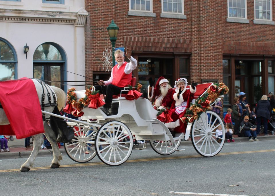 Watch the Union County Christmas Parade at The Courthouse! Open at Noon