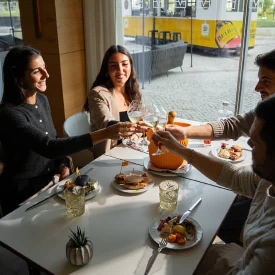 Bubbly Brunch w\/ Veuve Cliquot no Hyatt Regency Lisboa - New Year's Edition