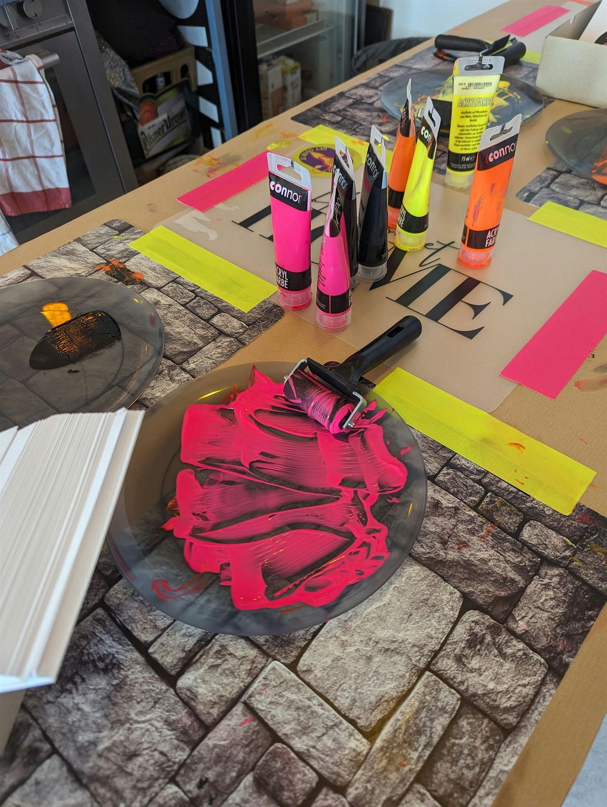 Last Minute bold DIY Neon Print Presents Workshop