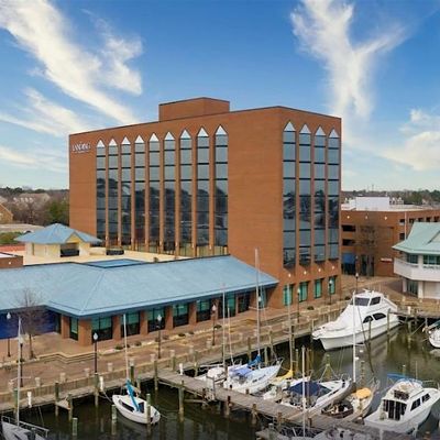 The Landing at Hampton Marina Hotel