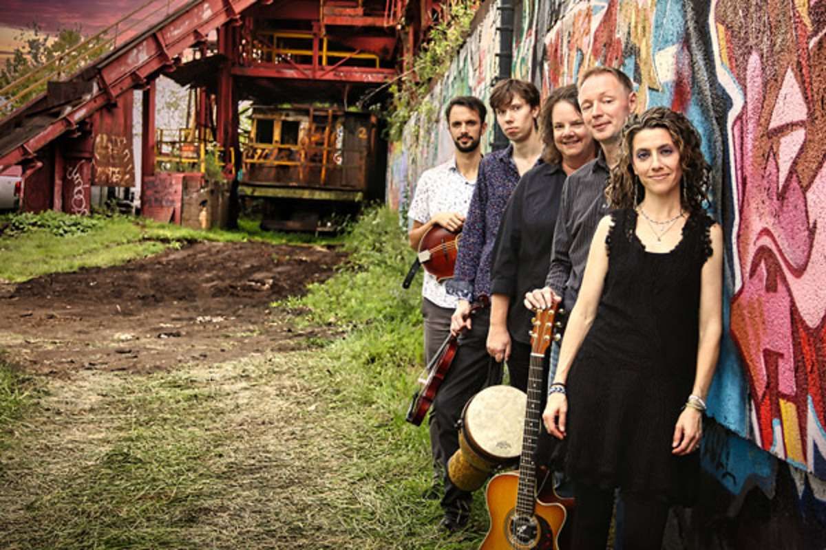 RUNA: Hark! An Irish Christmas at Sellersville Theatre 1894