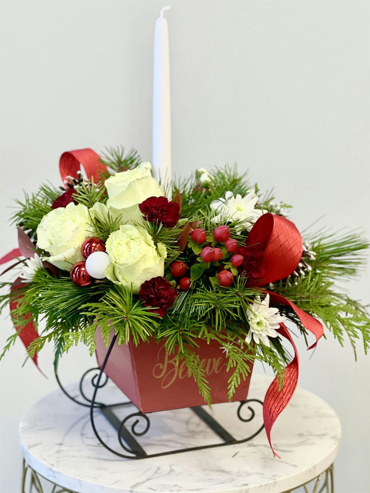 DIY Holiday Sleigh centrepiece