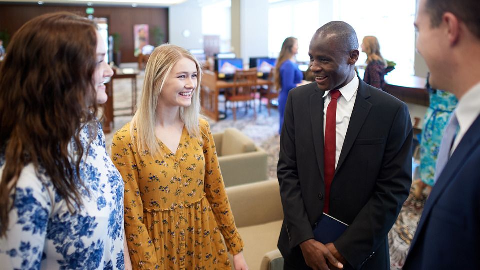 Devocional mundial para j\u00f3venes adultos