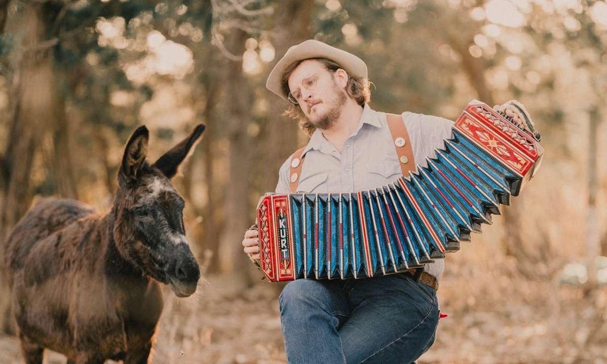 Willi Carlisle with Clover County