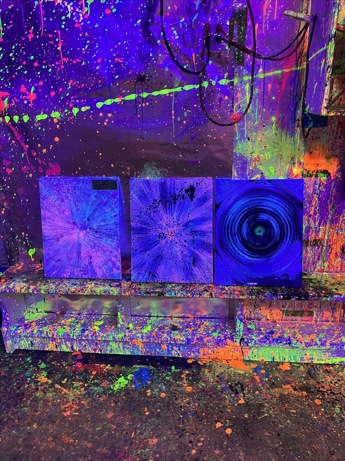Splash Painting  in The Dark. Garage of Art Chaos