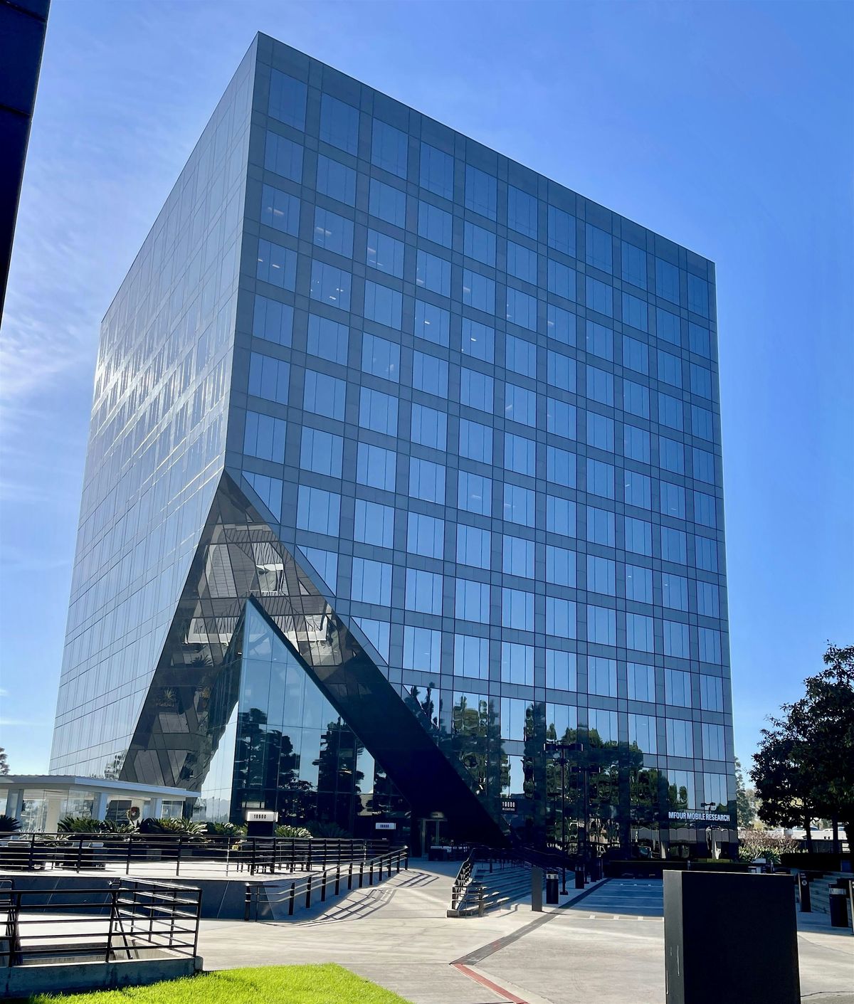 Experience Your Next Workspace at Regus: Free Coffee + Fast WIFI