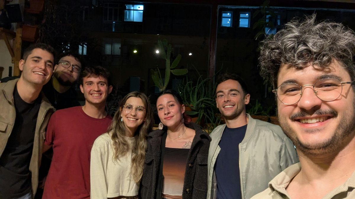 Grupo de meditaci\u00f3n joven en Delicias