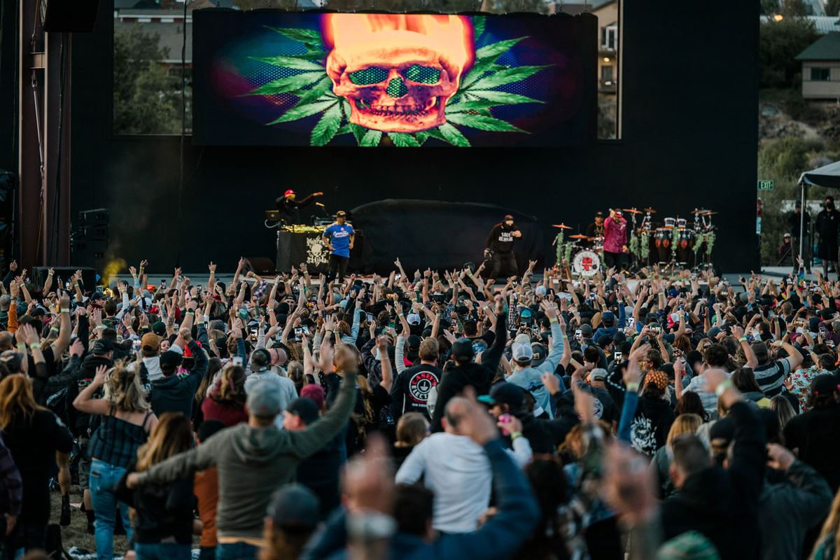 Parking Cypress Hill with Atmosphere