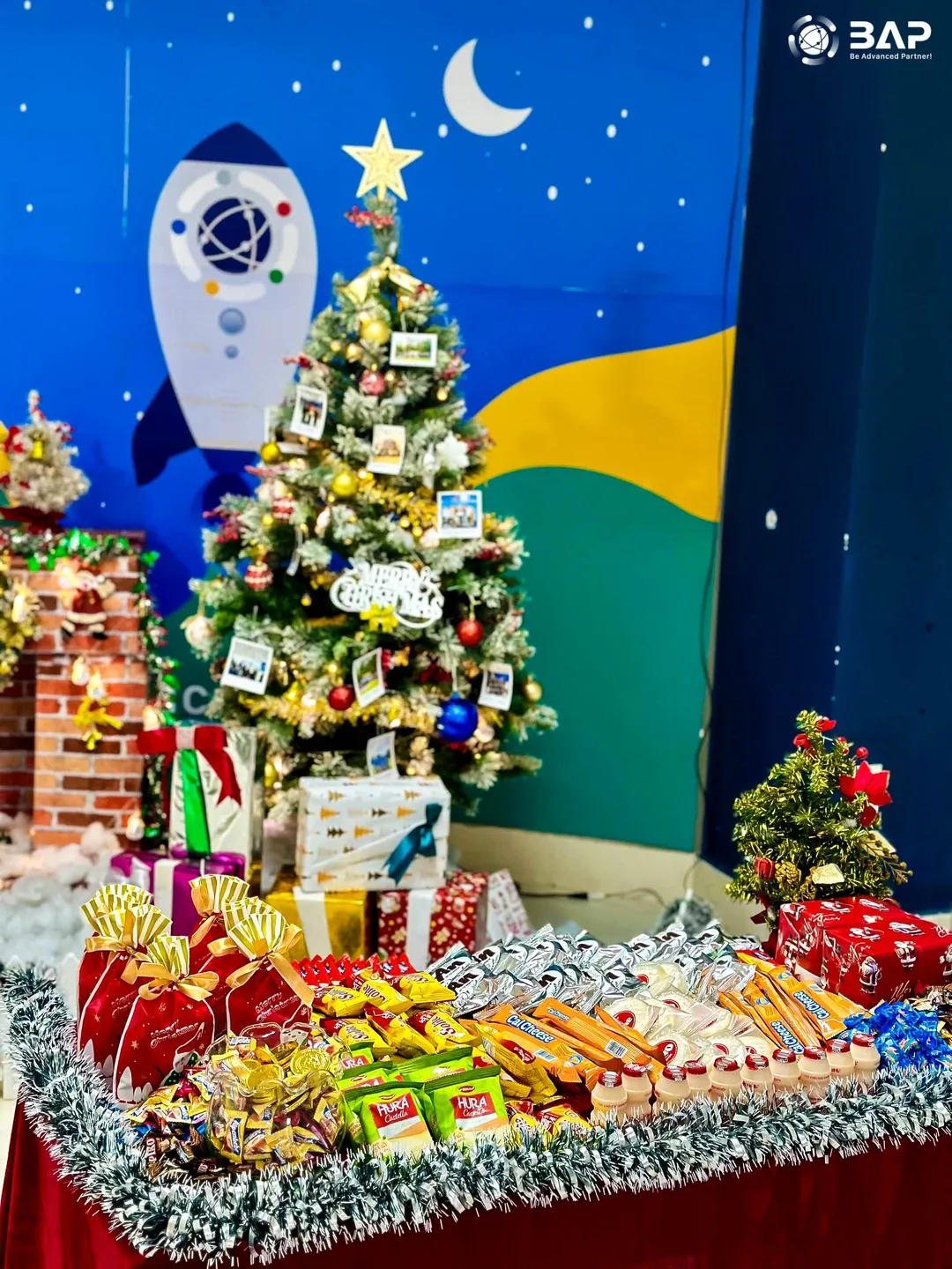 Castella - Christmas at Stand Up Comedy Club - Bellflower