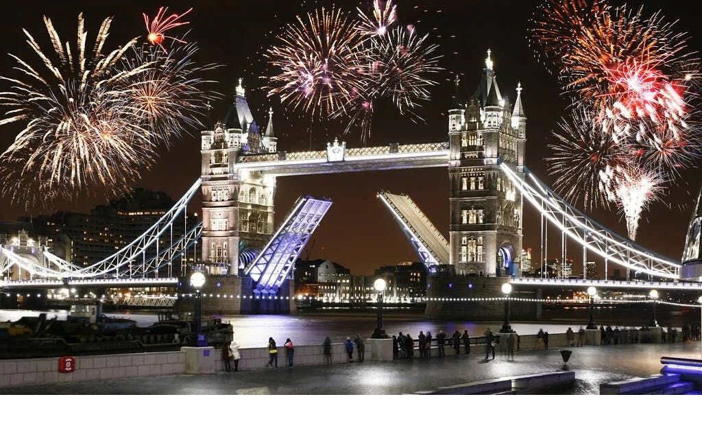 Fireworks on the Thames 2026\/27 - The ultimate New Years Eve Boat party