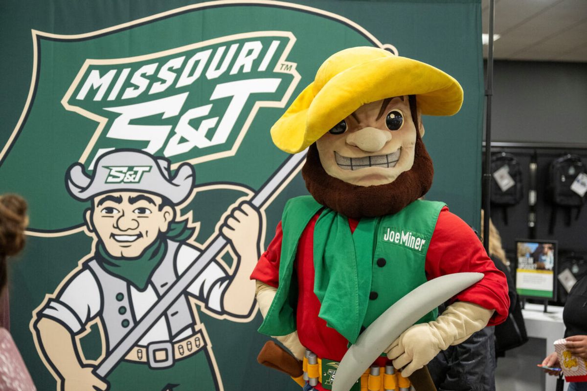 Missouri S&T Miners vs. Upper Iowa Peacocks