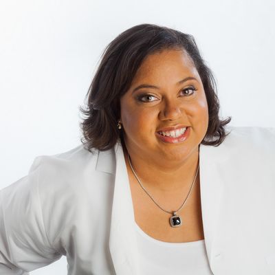 Dr. Victoria Barbosa
