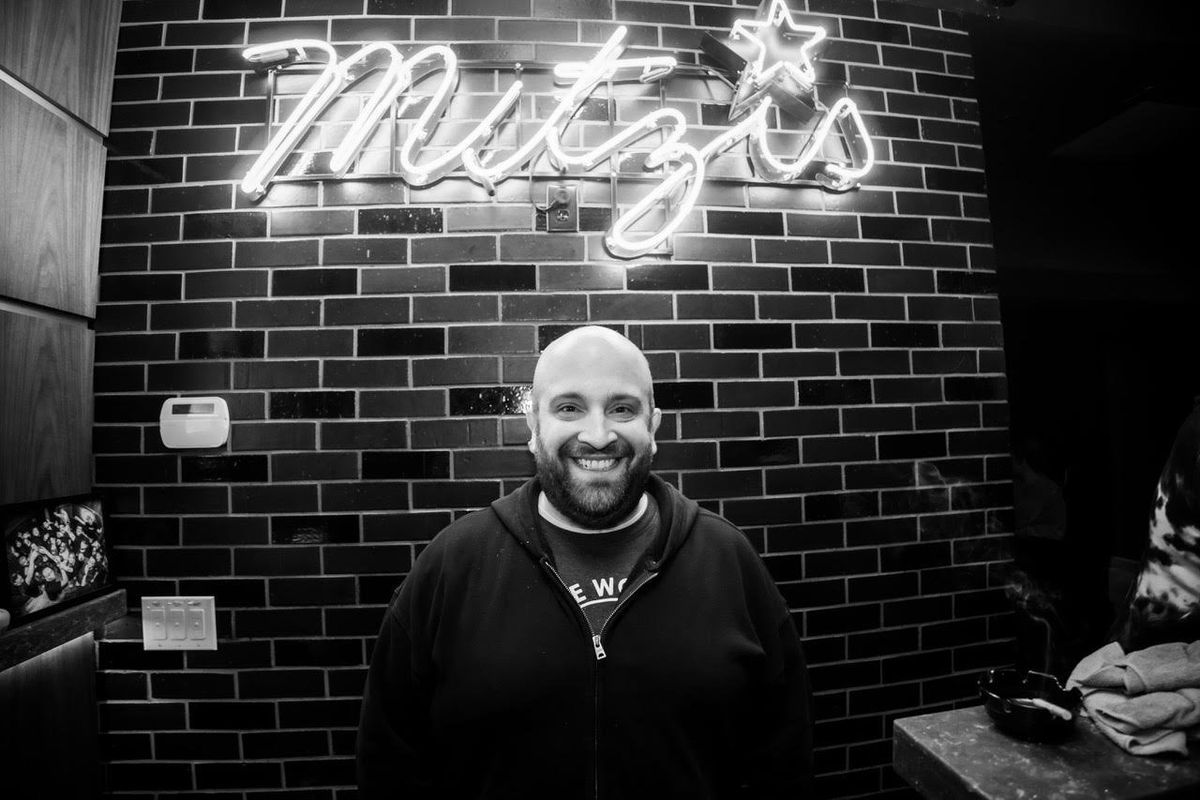 Lee Syatt at Uncle Vinnies Comedy Club