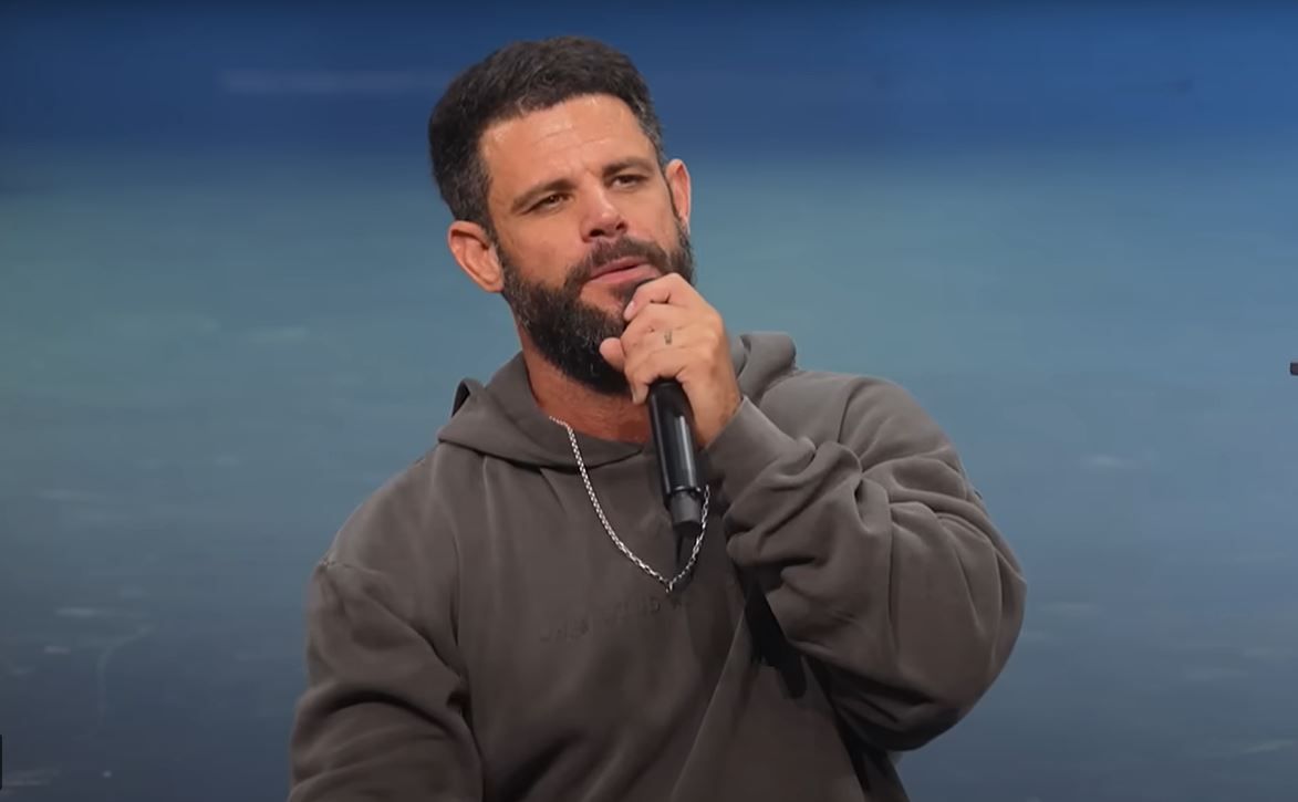 Parking Elevation Worship with Pastor Steven Furtick