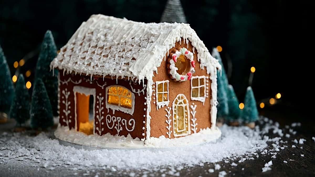Sip & Decorate ~ Gingerbread House House Making Competition