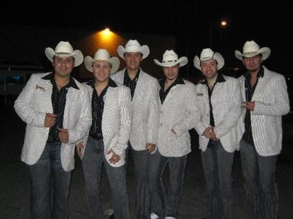 Los Tiranos Del Norte in Elgin