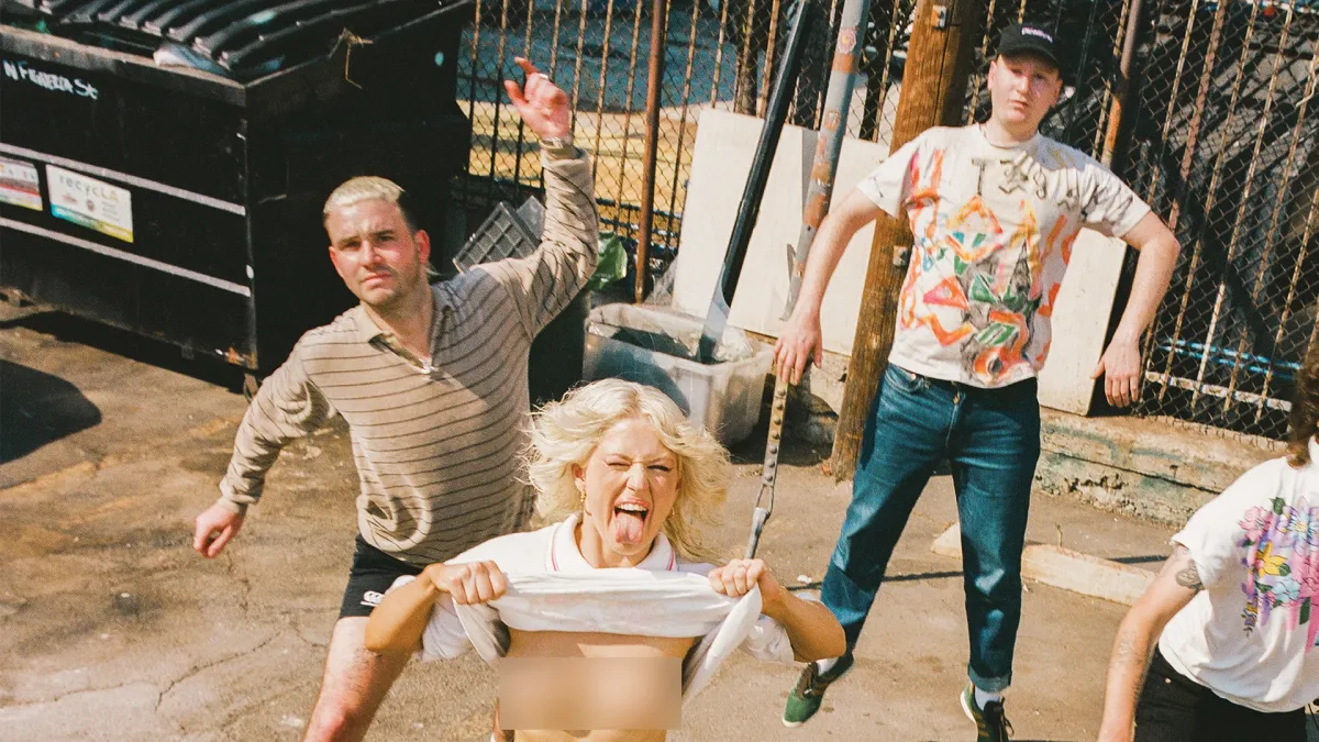 Amyl and The Sniffers in Boston