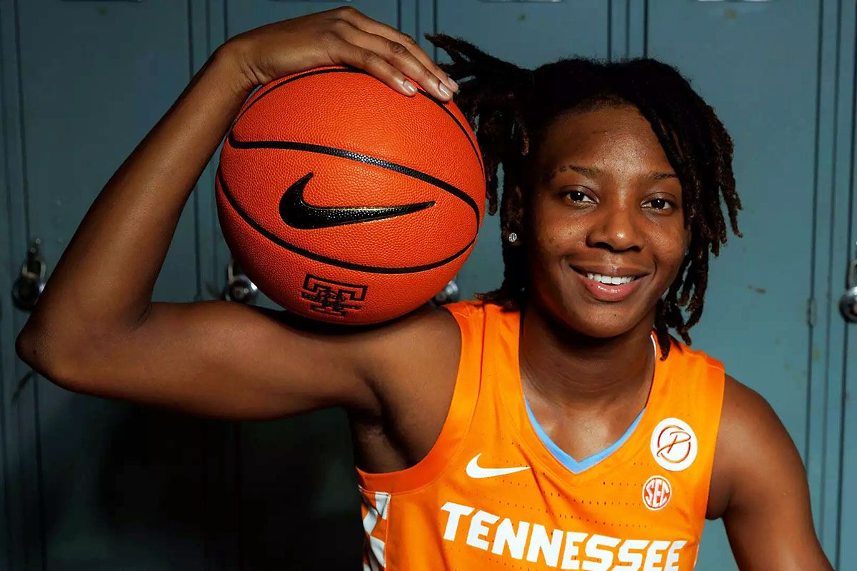Parking Tennessee Lady Volunteers at Middle Tennessee Blue Raiders Womens Basketball