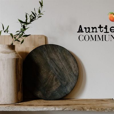 Auntie Peaches Community Table