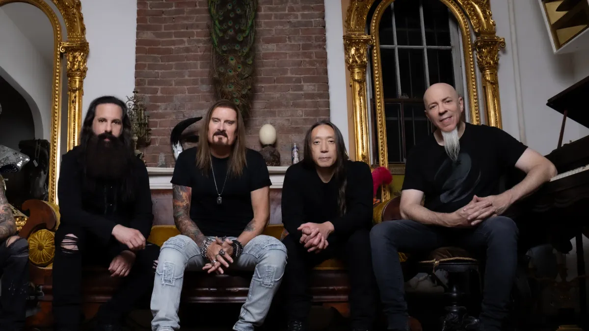 Dream Theater in \u5343\u4ee3\u7530\u533a