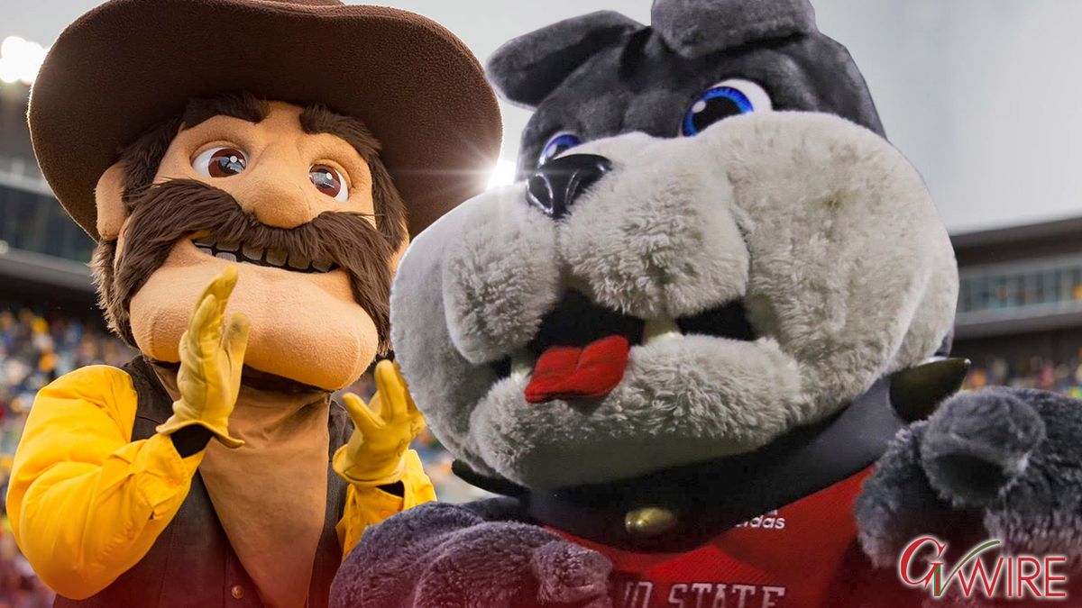 Parking Wyoming Cowboys at Fresno State Bulldogs Football