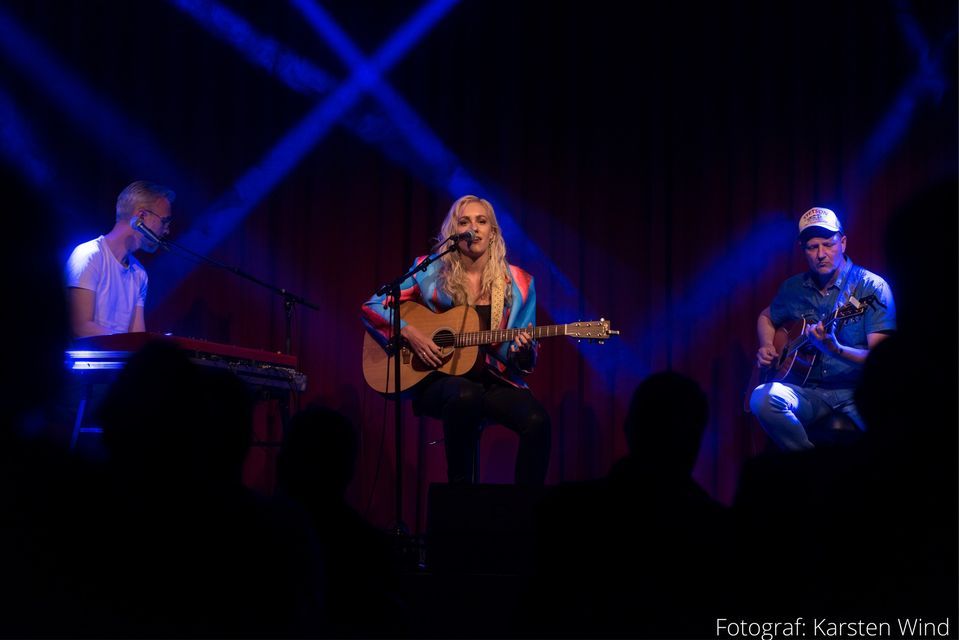 ISSE | fredagsLiVE i Vejle Midtpunkt