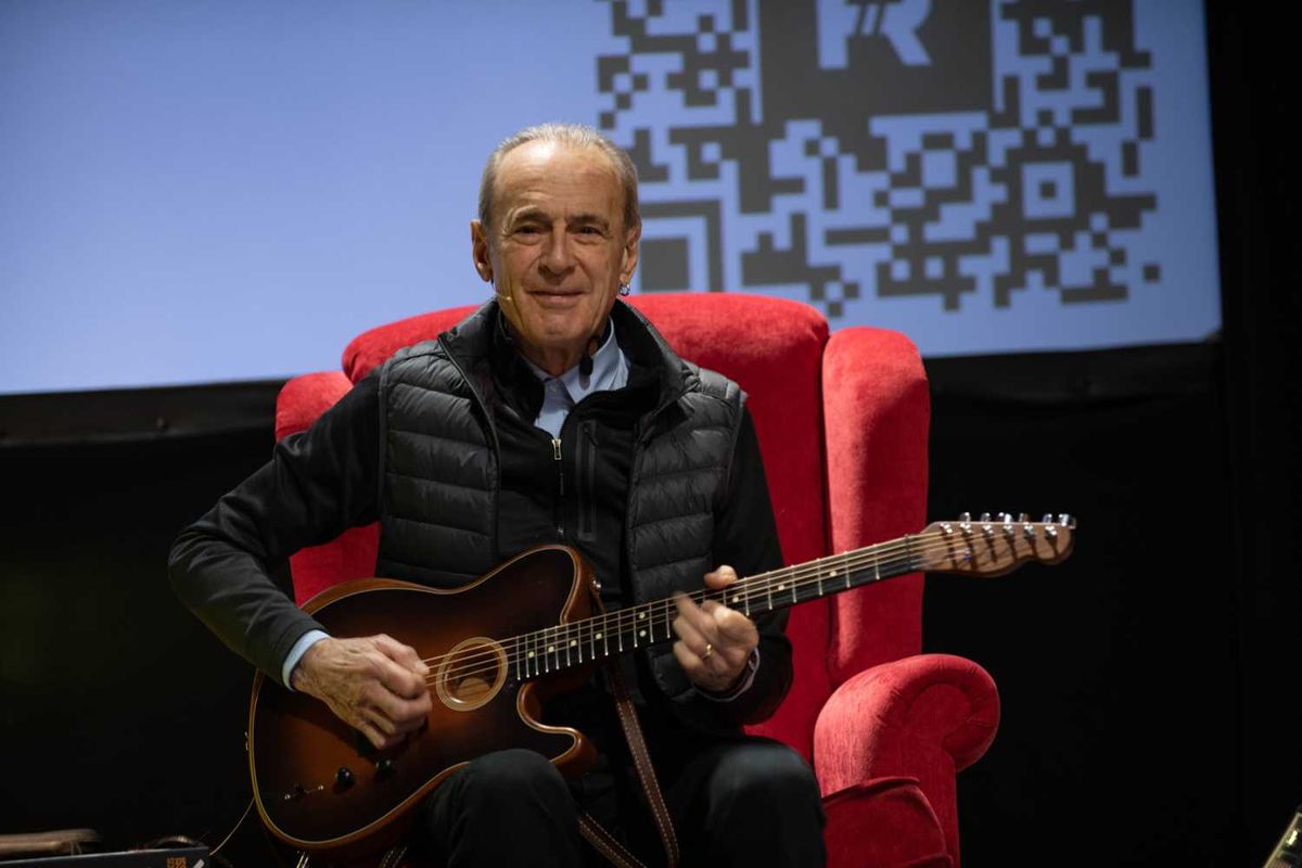 Francis Rossi at Alhambra Theatre - Dunfermline